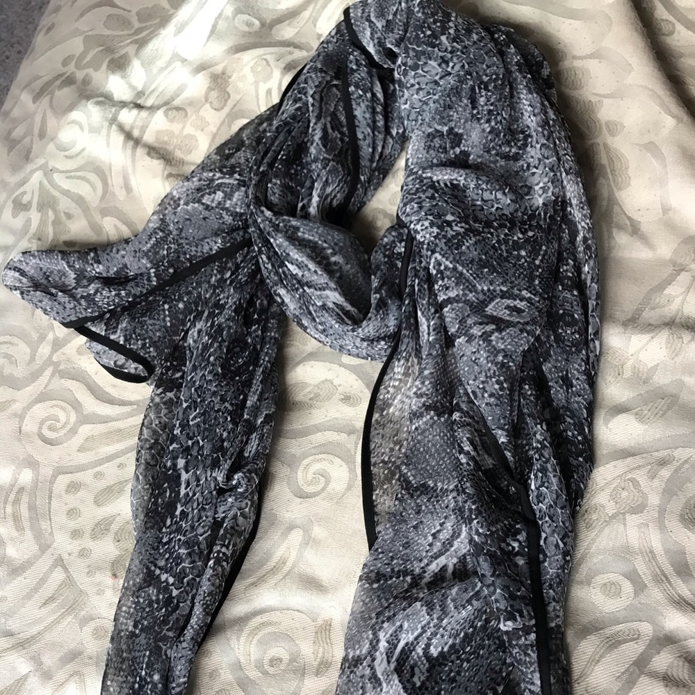 Brand new python pattern scarf by Cejon!
